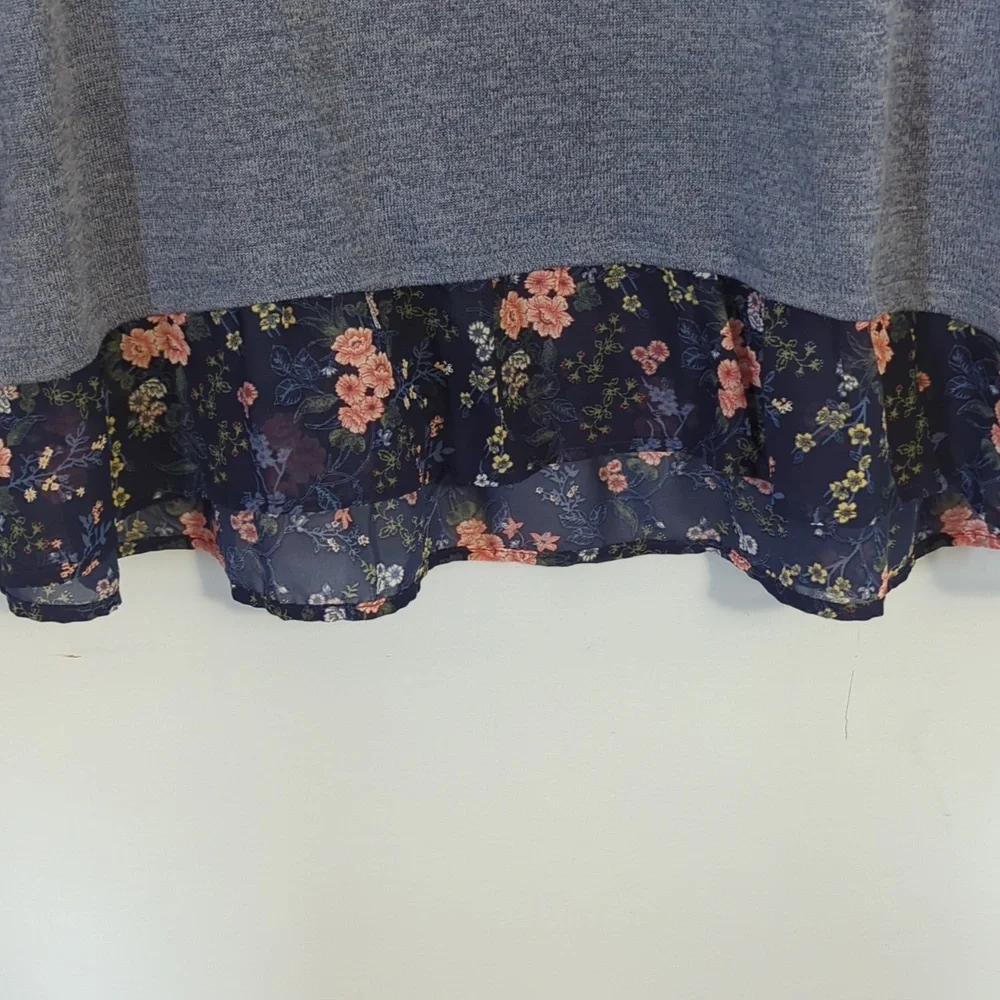 PLUS SIZE Blue Sweater with Floral Detail - Picture 2 of 4